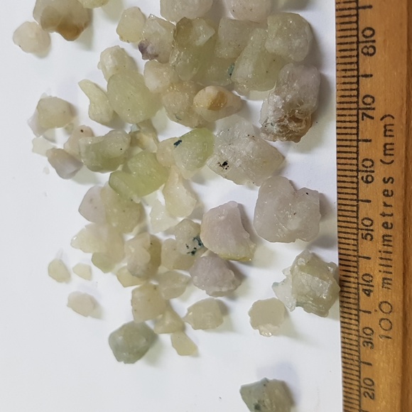 148ct light apple green apatite from pakistan - Picture 3 of 4